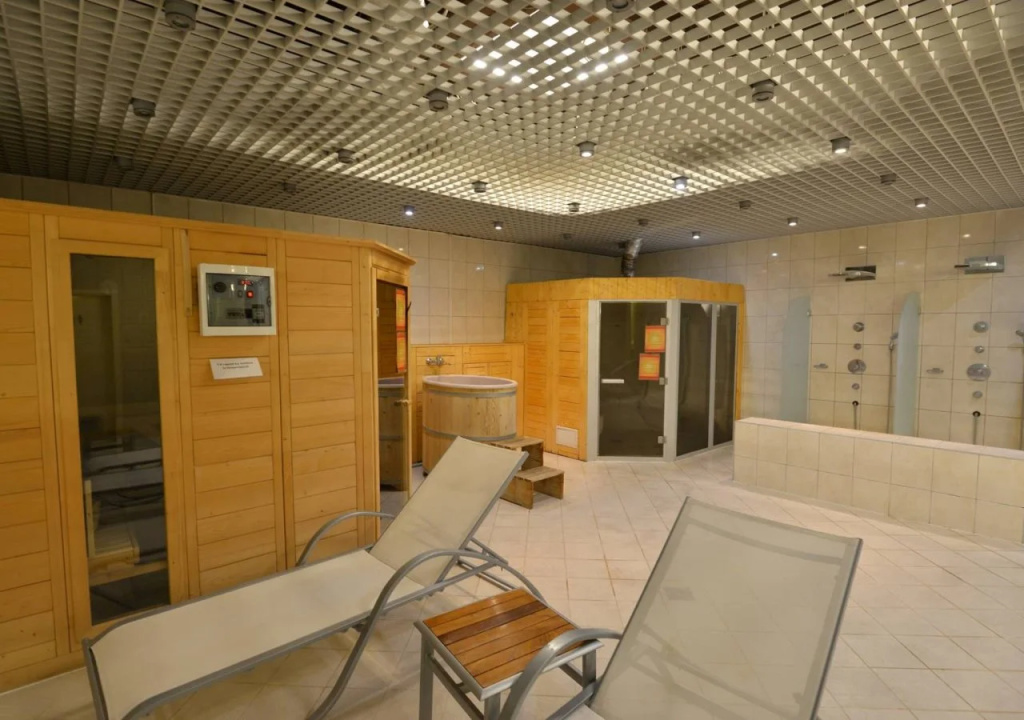 Hotel Aro Palace