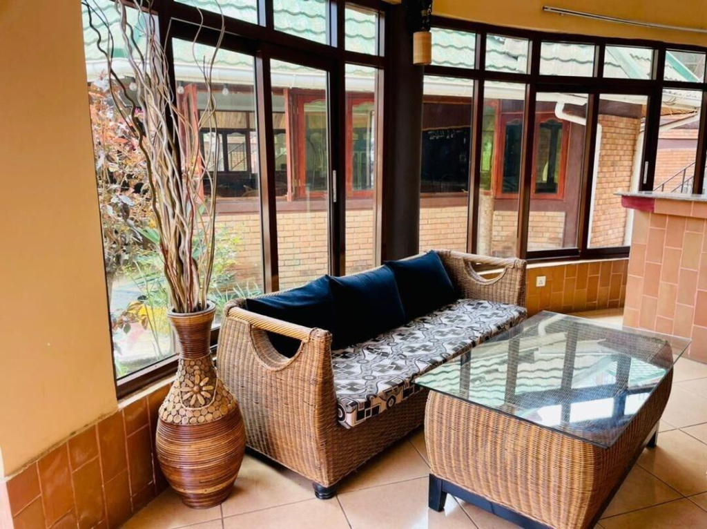 Happy Rhino Lodge