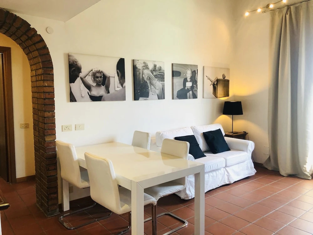 Hton 6 Flat rents Rome