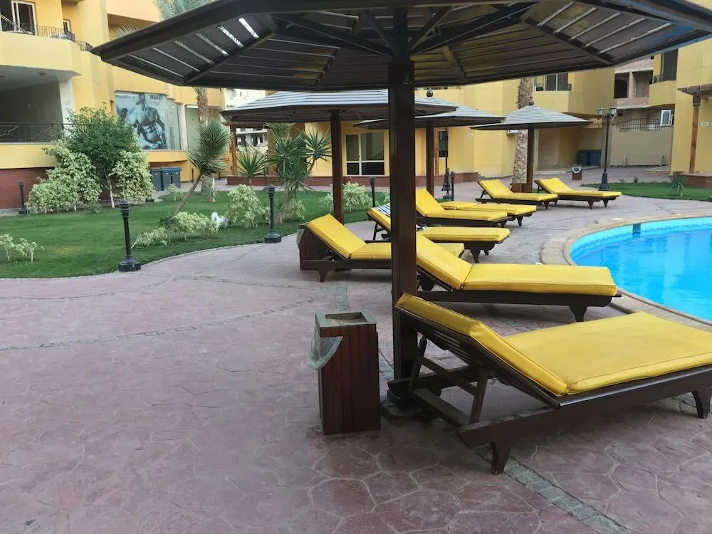 Pool View Apart At British Resort 221