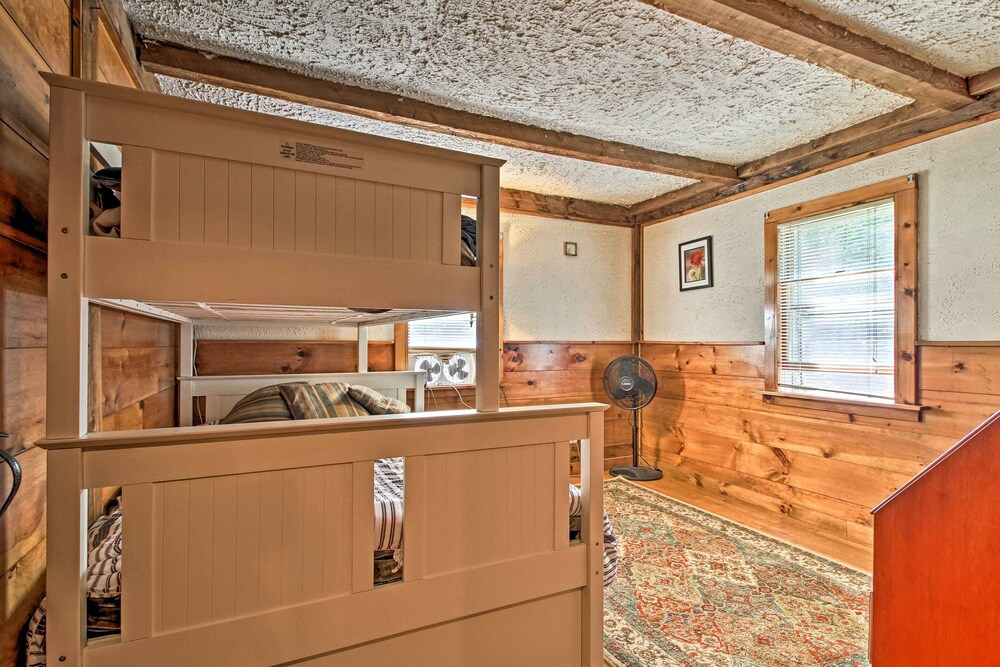 Rustic Bradford Cottage - 14 Miles to Sunapee Mtn