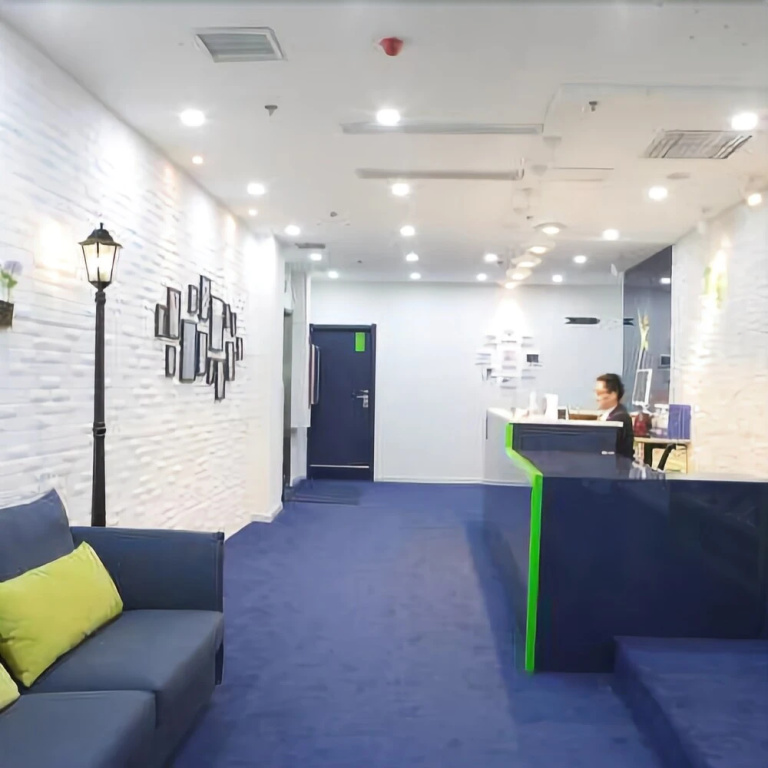 Huayi Hotel (Yantai Yuhuangding South Street)