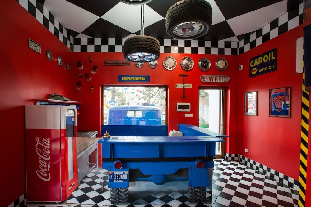 Retro hotel Garage
