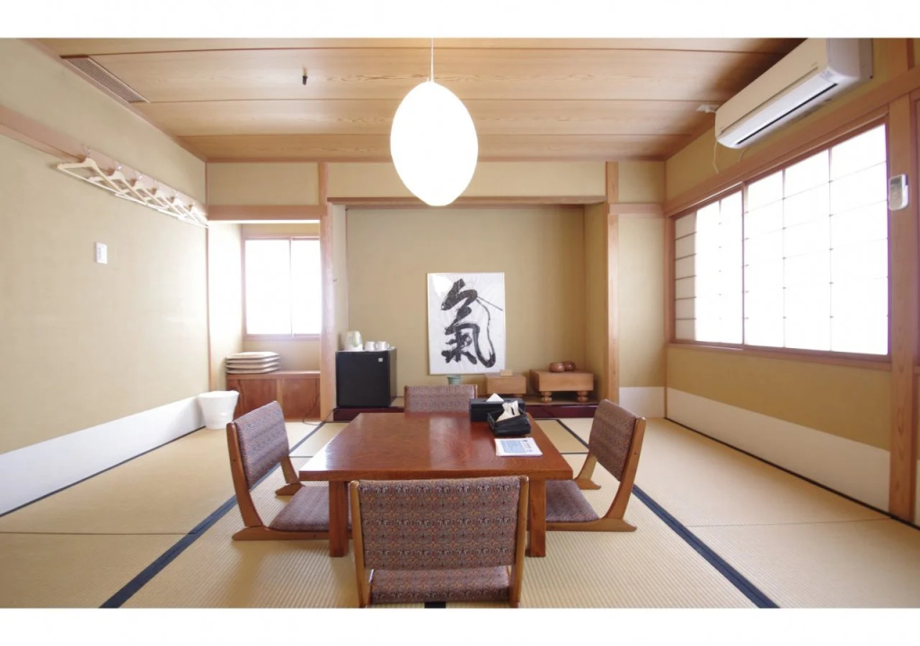 Ark Hostel & Cafe Dining