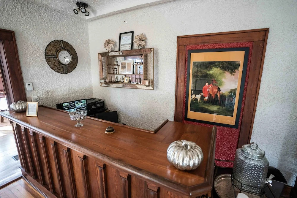 Live Oaks Inn