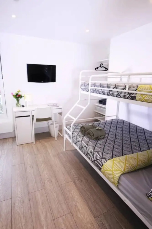 Modern Sea Front Apartment Sleeps 10