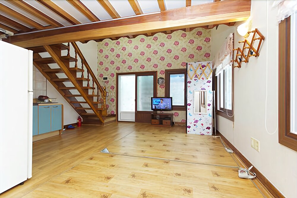 Tongyeong Tiberias Pension