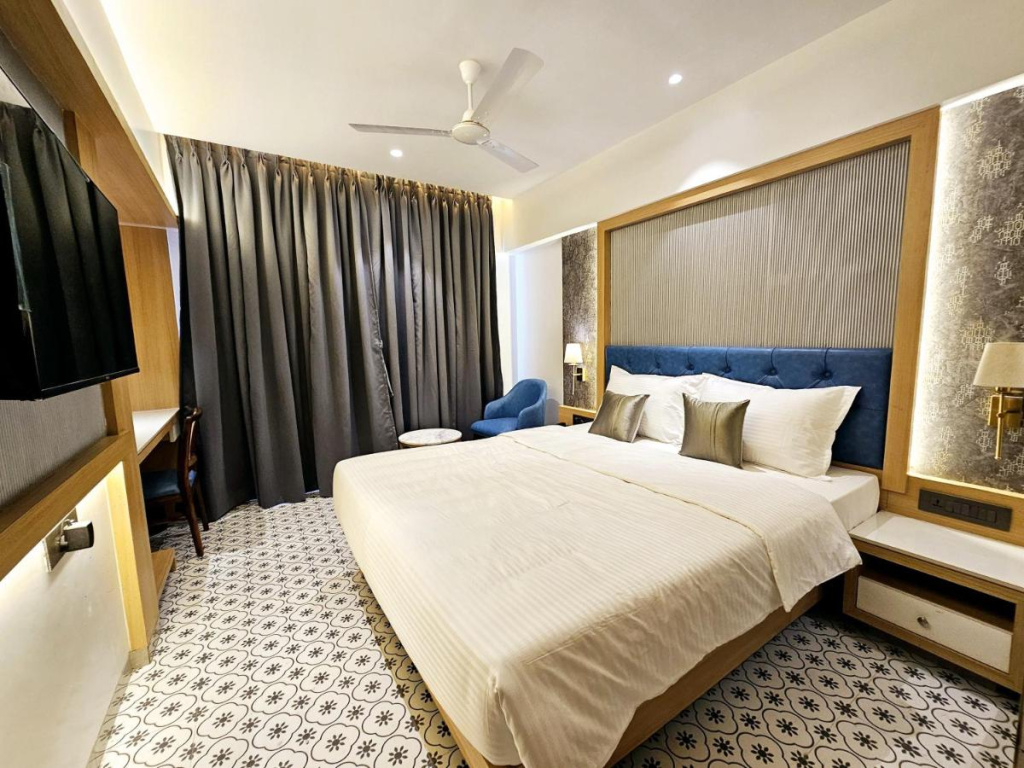 Hotel Golden Nest - Thane