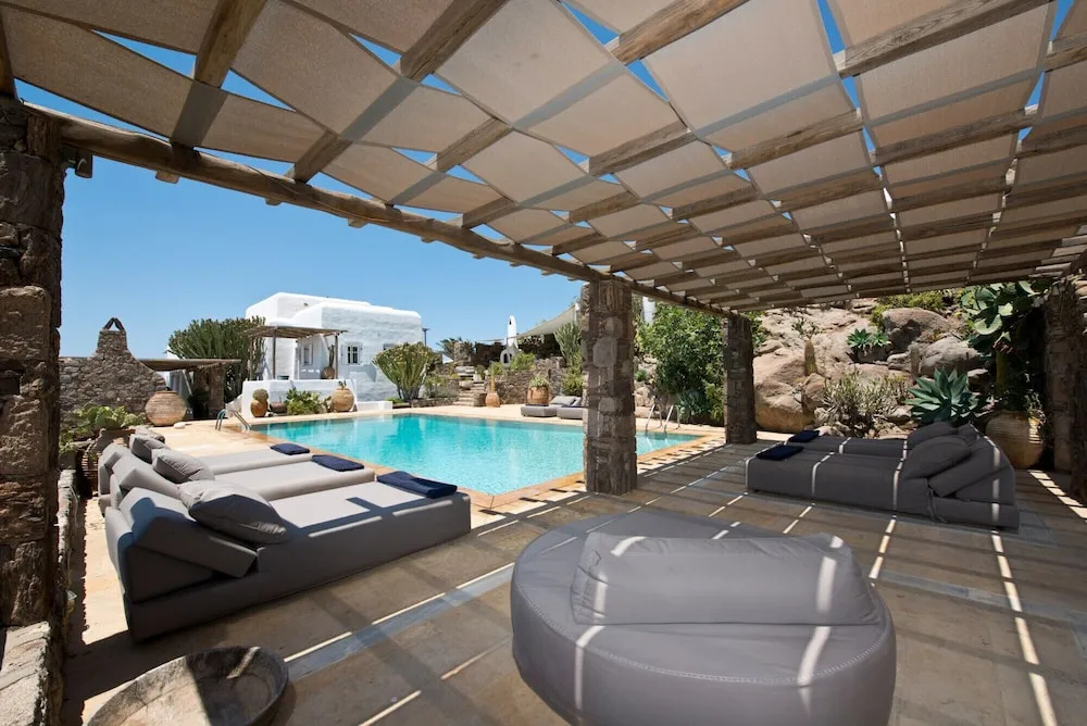 Villa St Johns Retreat 7 Bedroom Villa in Saint John With Private Pool