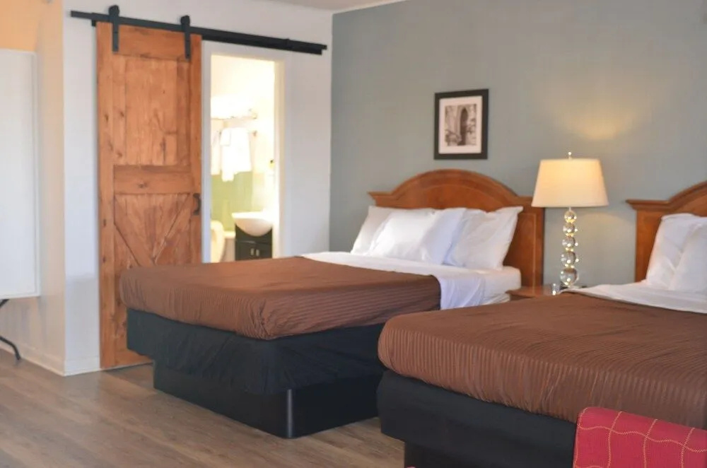 The Oak Motel