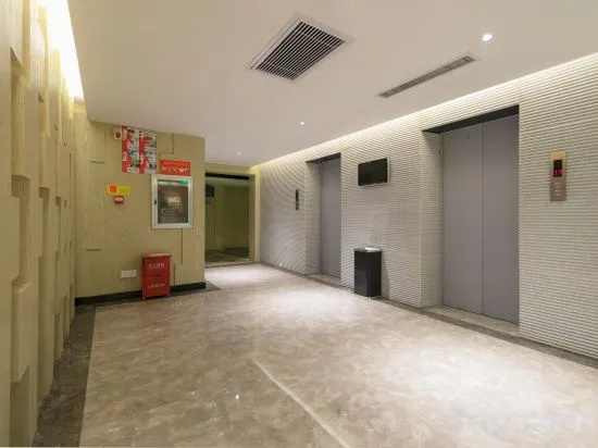 Xinbao Lijing Hotel (Shayang Hehua Road Food Street)