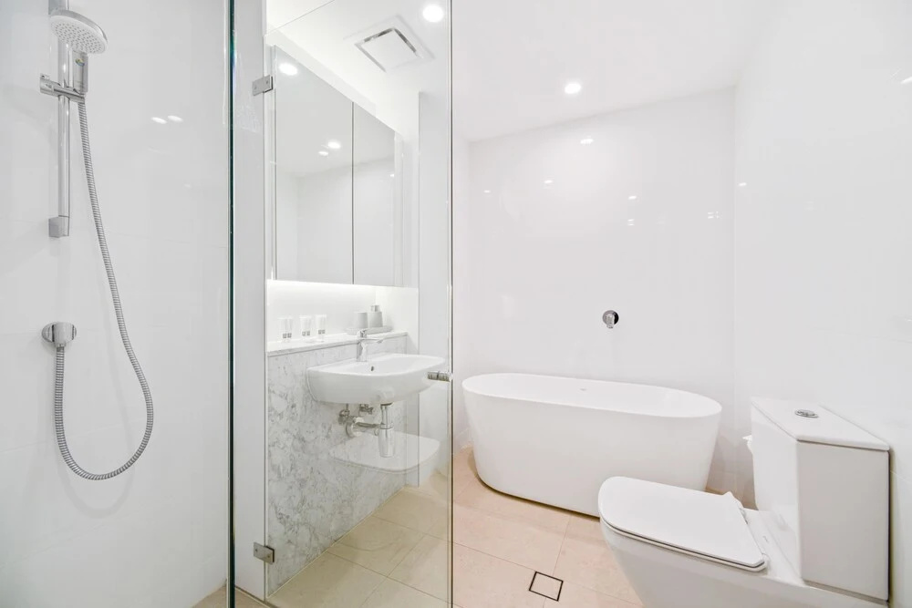 Brand New Ultra Luxe Apt Next To Central CBD