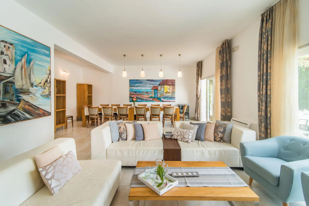 Mirca in Supetar with 7 bedrooms and 6 bathrooms
