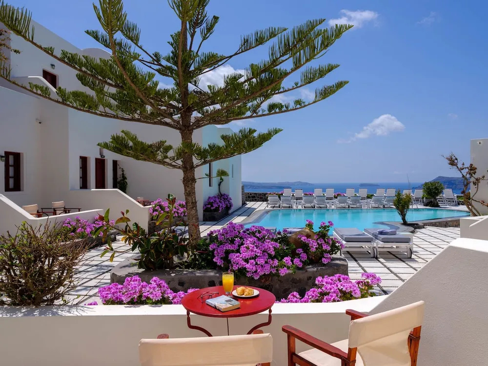 Nikos Villas