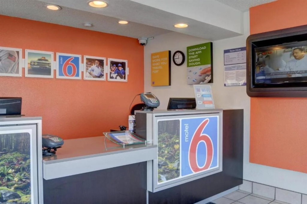 Motel 6-Salem, OR