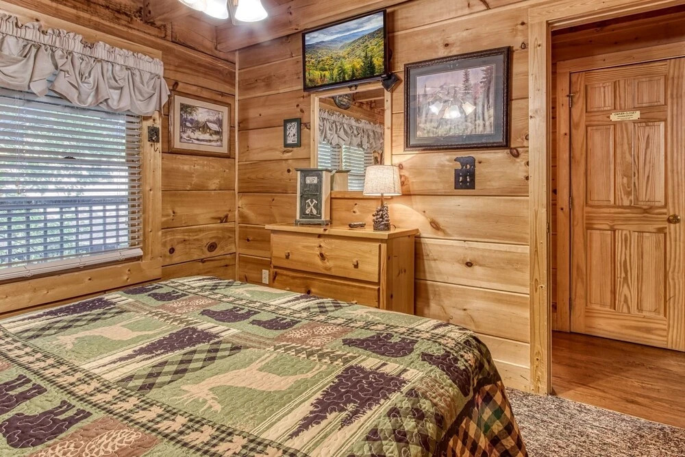Er245 â Almost Heaven Great Location â Close To Town! 3 Bedroom Cabin by RedAwning