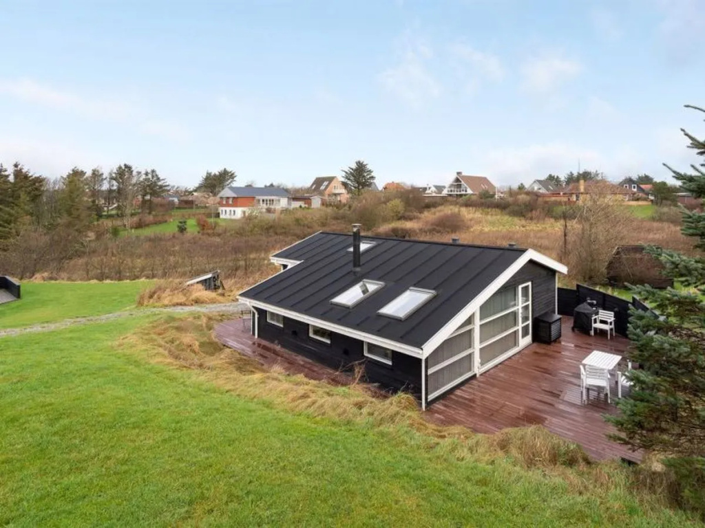 "Thine" - 900m from the sea in NW Jutland