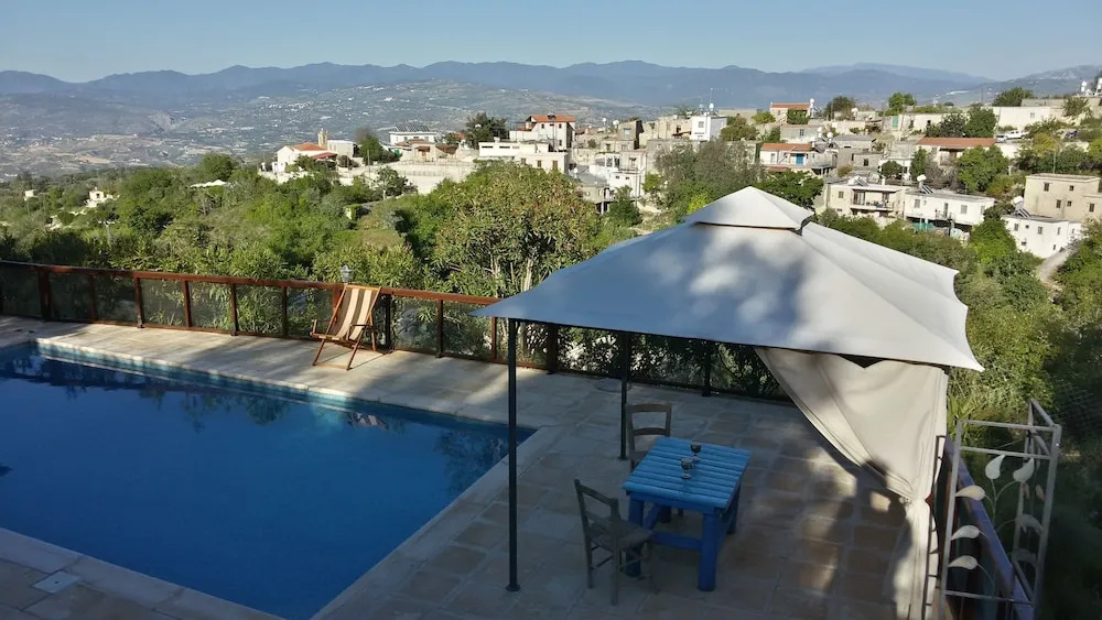 Secluded Restored Farmhouse With Private Pool, 2 Bedrooms and Free Car