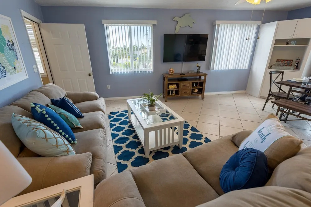 Beach Side Vista Apartment 6