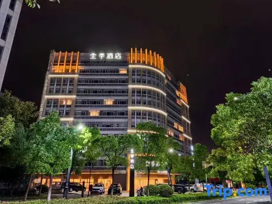 JI Hotel (Wuhan Guanggu Huashan New City Metro Station)