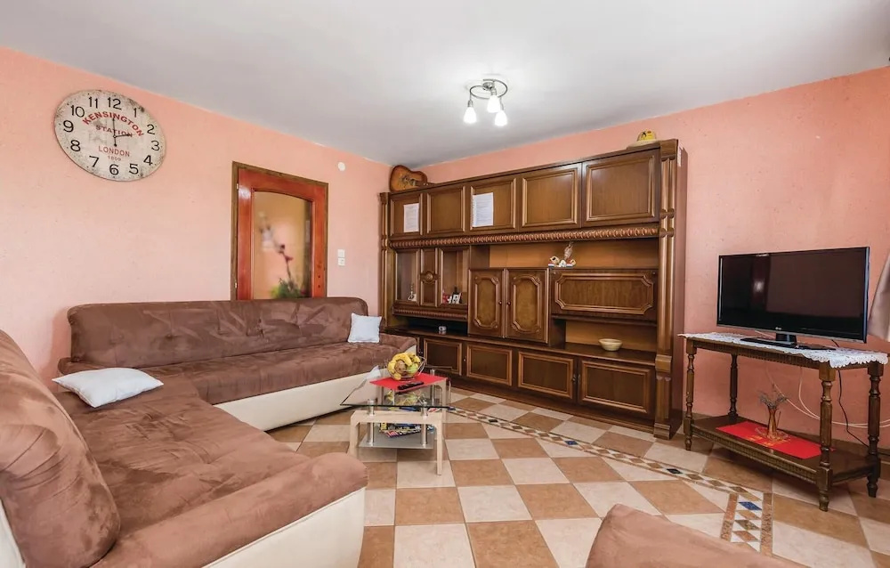 Stunning Home In Ozalj With Wifi