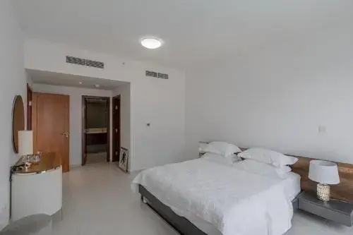 Splendid 3BR Apartments - Burj Khalifa & Fountain Views - 5 Minutes Walk from Dubai Mall