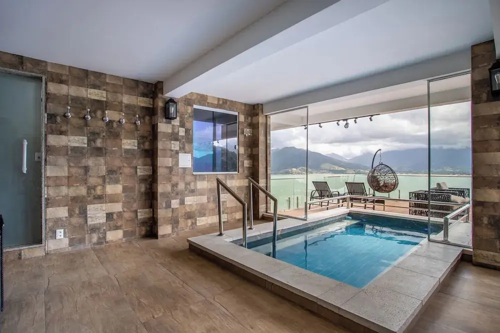 Casa com Piscina Churrasqueira e Vista