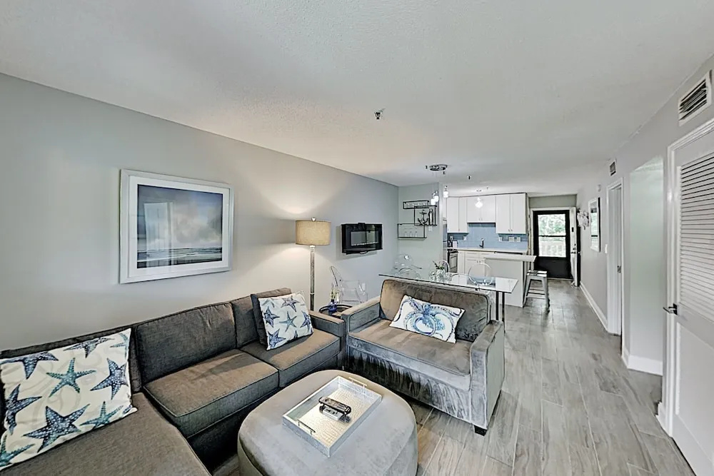 New Listing! Serene 2 Br W/ 3 Pools! 2 Bedroom Condo