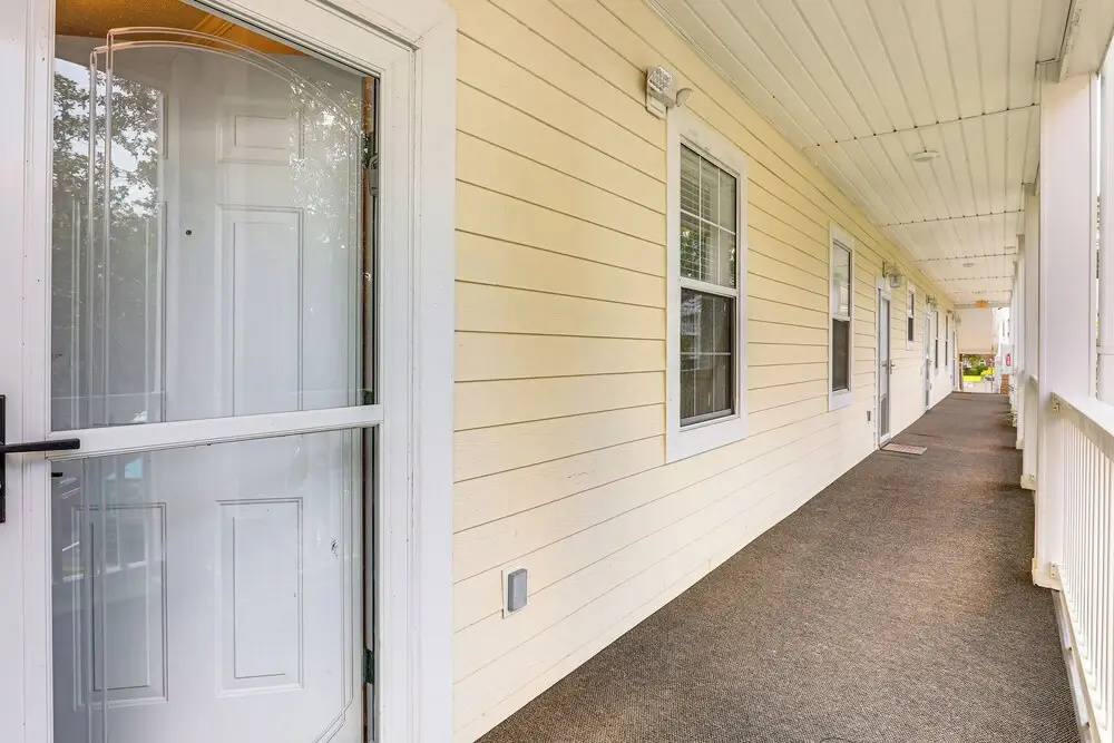 Myrtle Beach Condo w/ Pool: 7 Mi to Downtown!