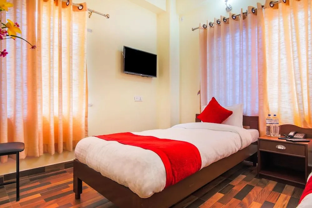 Oyo 382 Hotel Dela Mount