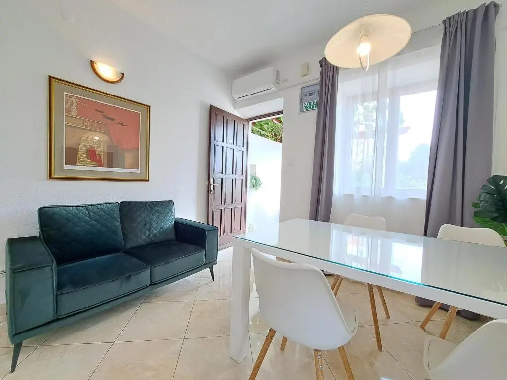 APARTMENTS4YOU SUPETAR 1,2,3&4 -the BEST and MOST POPULAR apartments for DISCOVERING the island - free parking - 200 meters from the beach