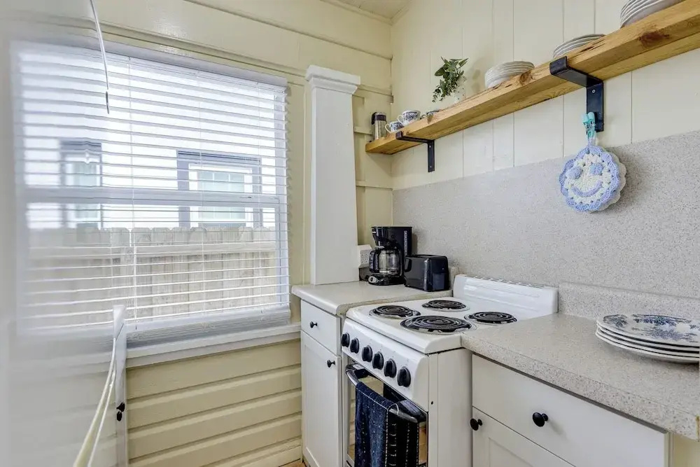 < 1 Mi to Dtwn Bradenton & Riverwalk! Sunny Apt
