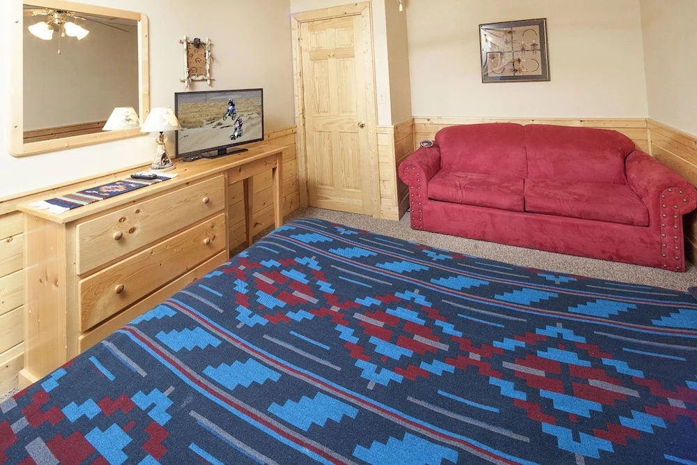Bear Right Inn by Heritage Cabin Rentals
