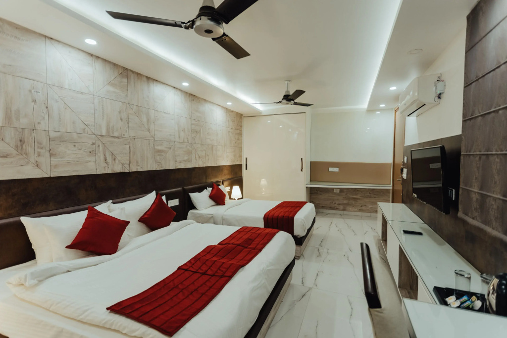 Hotel Keshav Residency - Medicity Gurugram, near Medanta Hospital, Pure Vegetarian