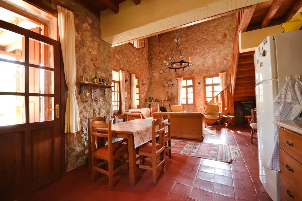 Villa Ebohora by Helaltatilvillari