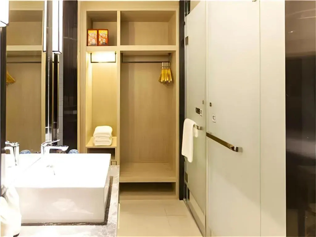 Echarm Hotel Yingshang Wuzhou Wanhui Square