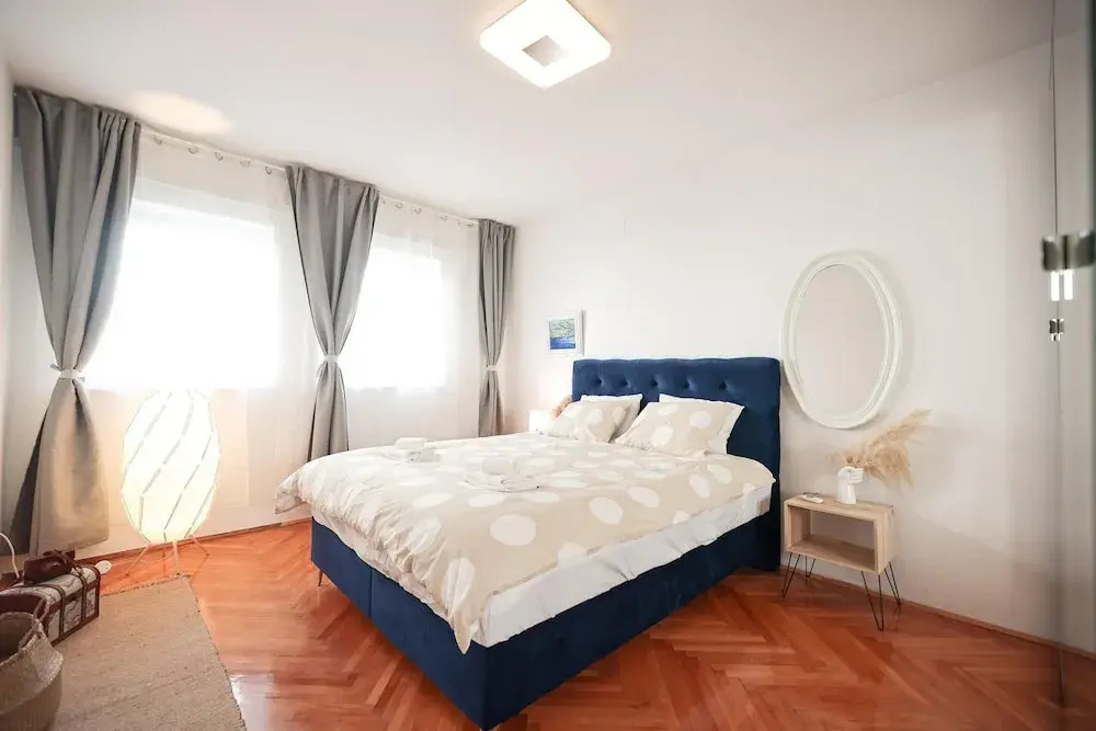 Modern Apartment With Terrace Near old Town
