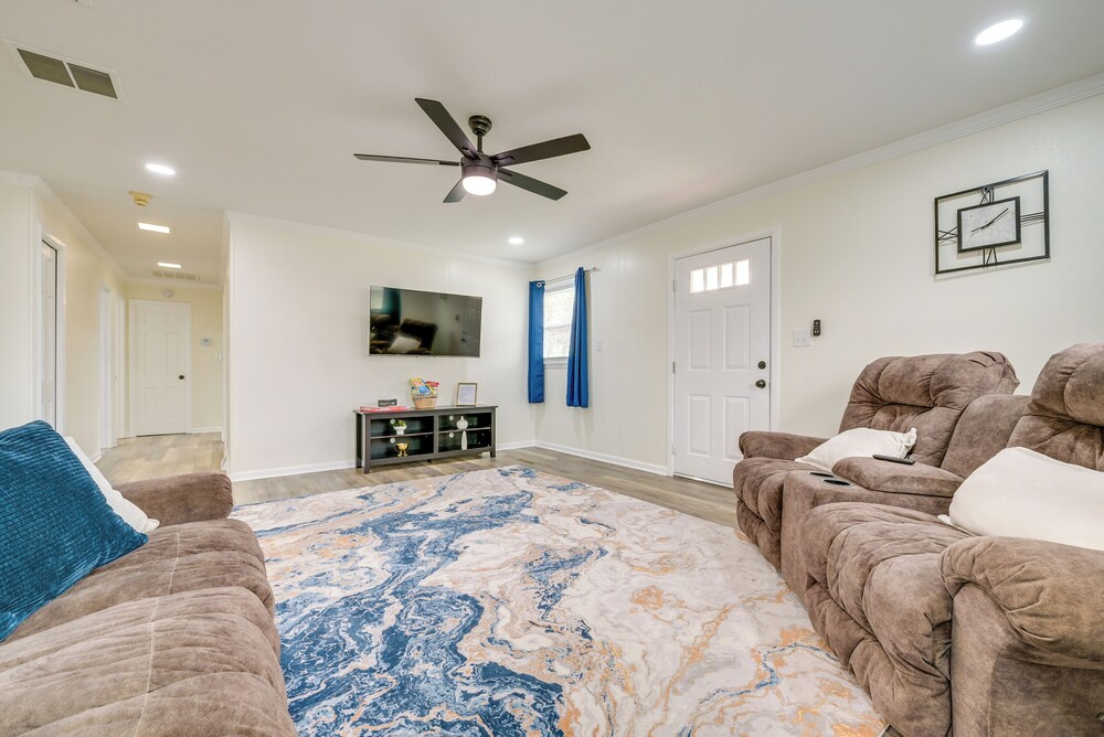 Hiking, Blackjack & More! Charming Home in Grover