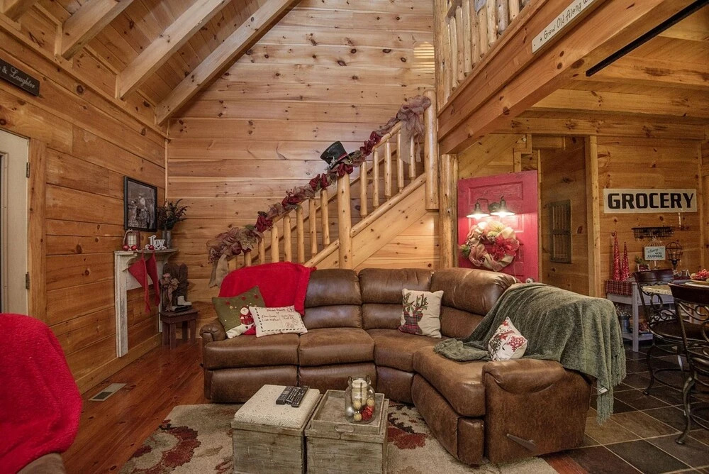 Liam's Retreat - 2 Bedroom with GameRoom just minutes away from Pigeon Forge 2 Cabin by RedAwning