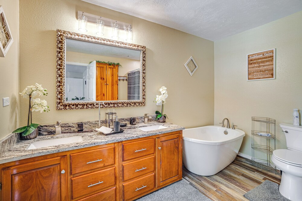 Onalaska Home w/ Game Room, Sunroom & Lake View