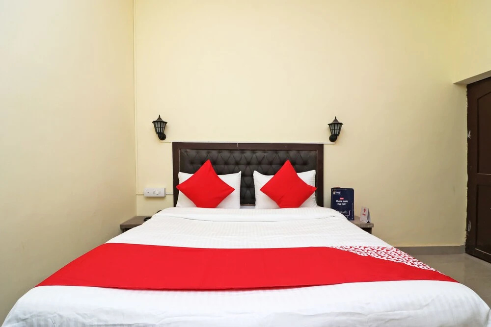 Sandhya Guest House by OYO Rooms