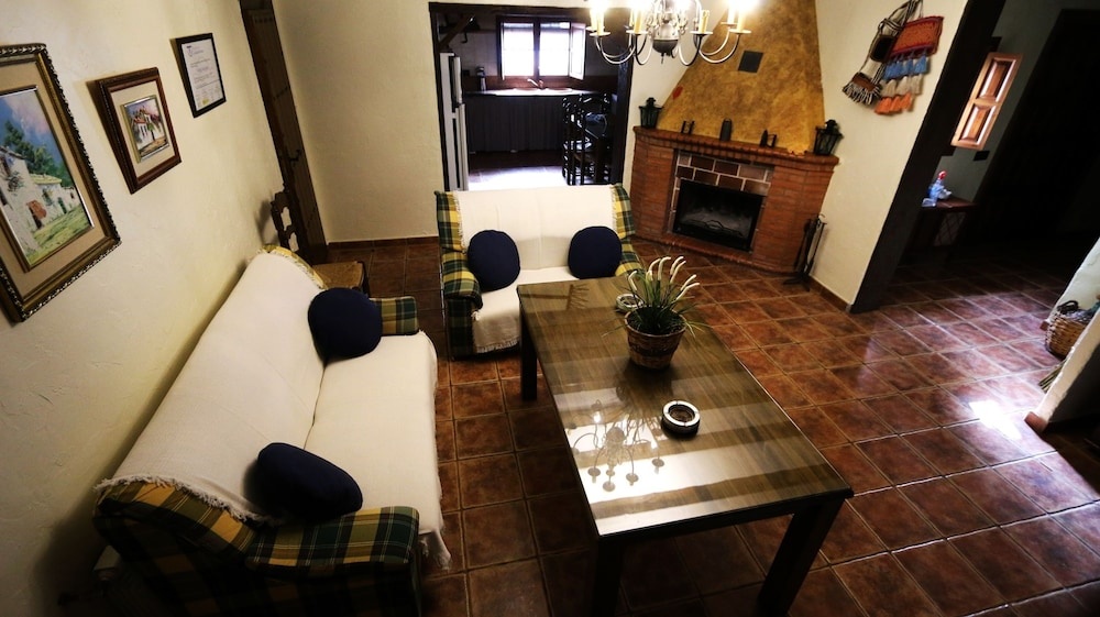 House With 6 Bedrooms in Villanueva del Trabuco, With Wonderful Mounta