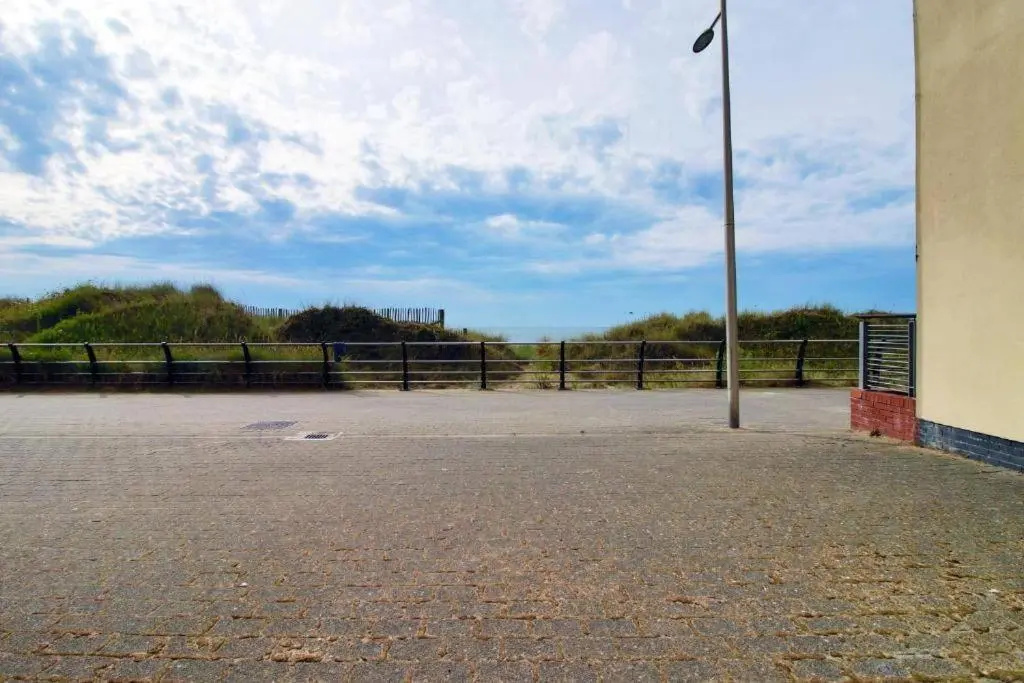 The Observatory by Mia Living 2 bedroom apartment overlooking Swansea Beach with free parking