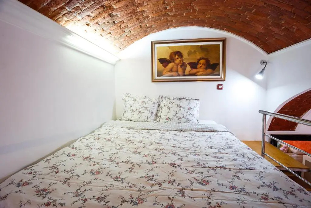 Old Square Apartments 3