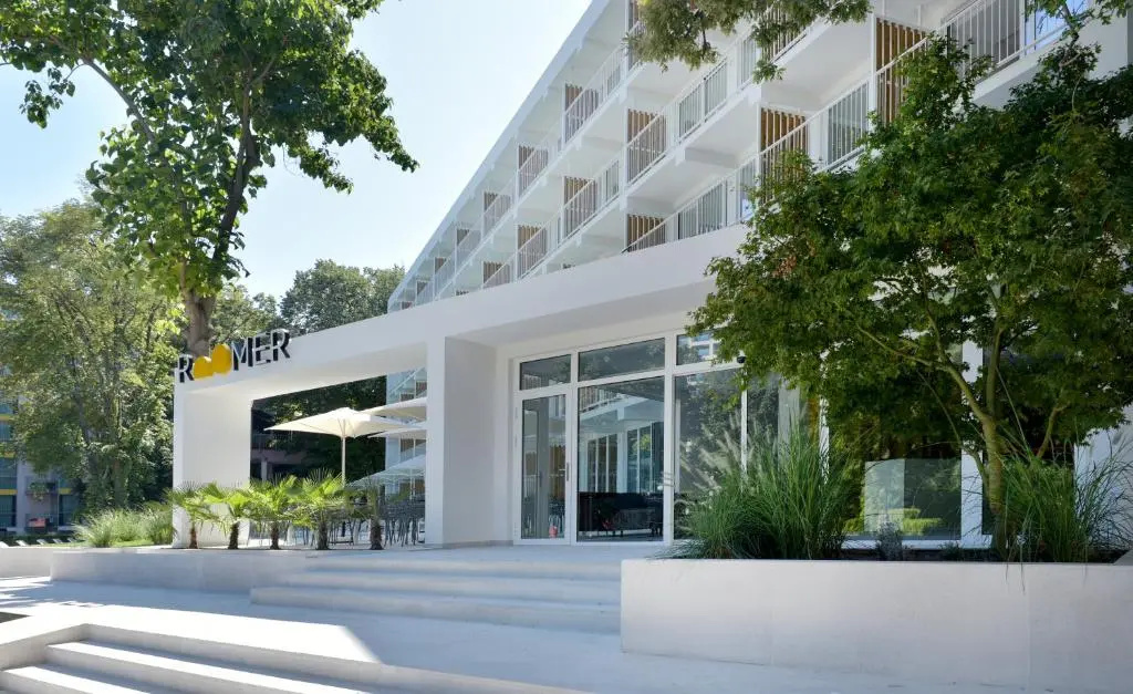 ibis Styles Golden Sands Roomer Hotel