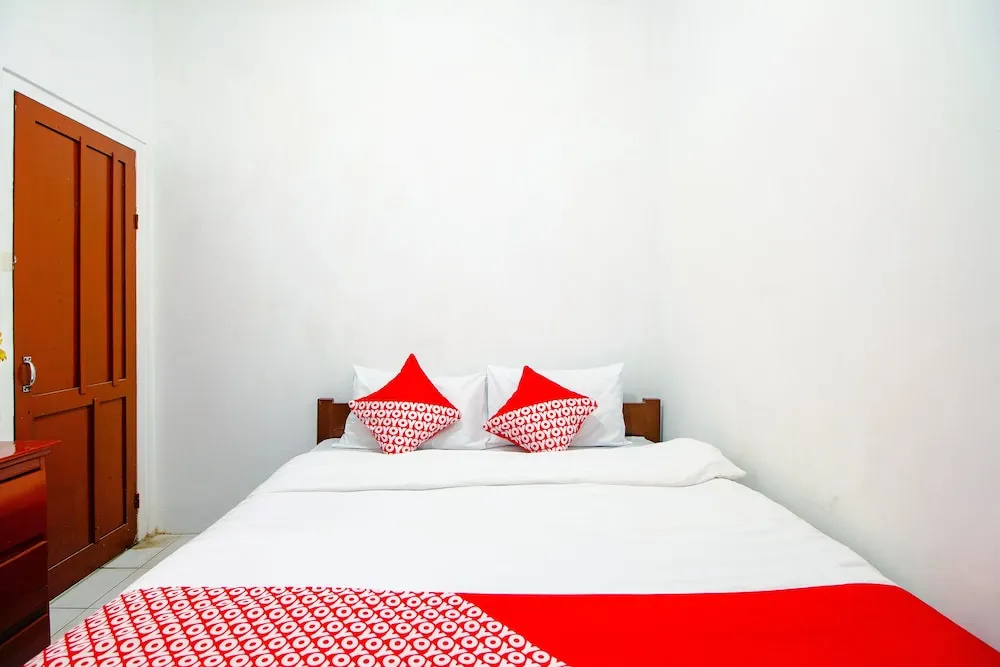 House 24 by OYO Rooms