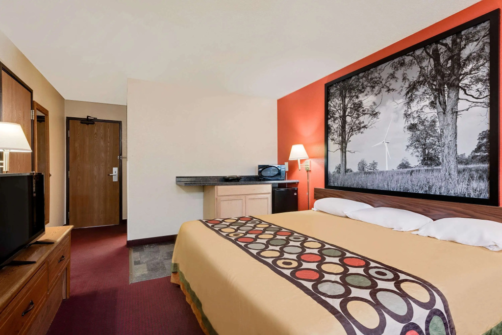 Hillside Inn & Suite