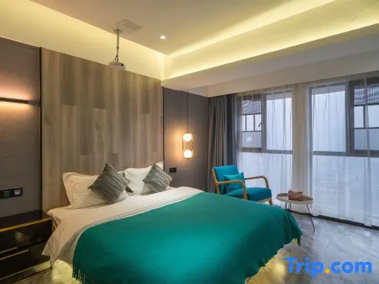 Moye Light Luxury Hotel (Wuyi Square IFS International Financial Center)