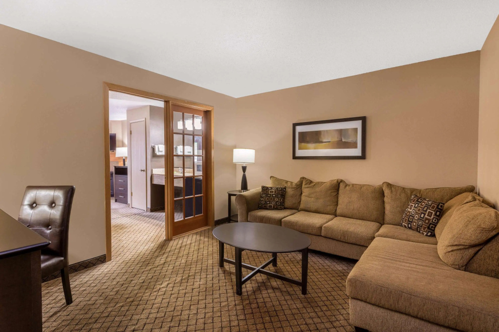 AmericInn by Wyndham Hartford WI