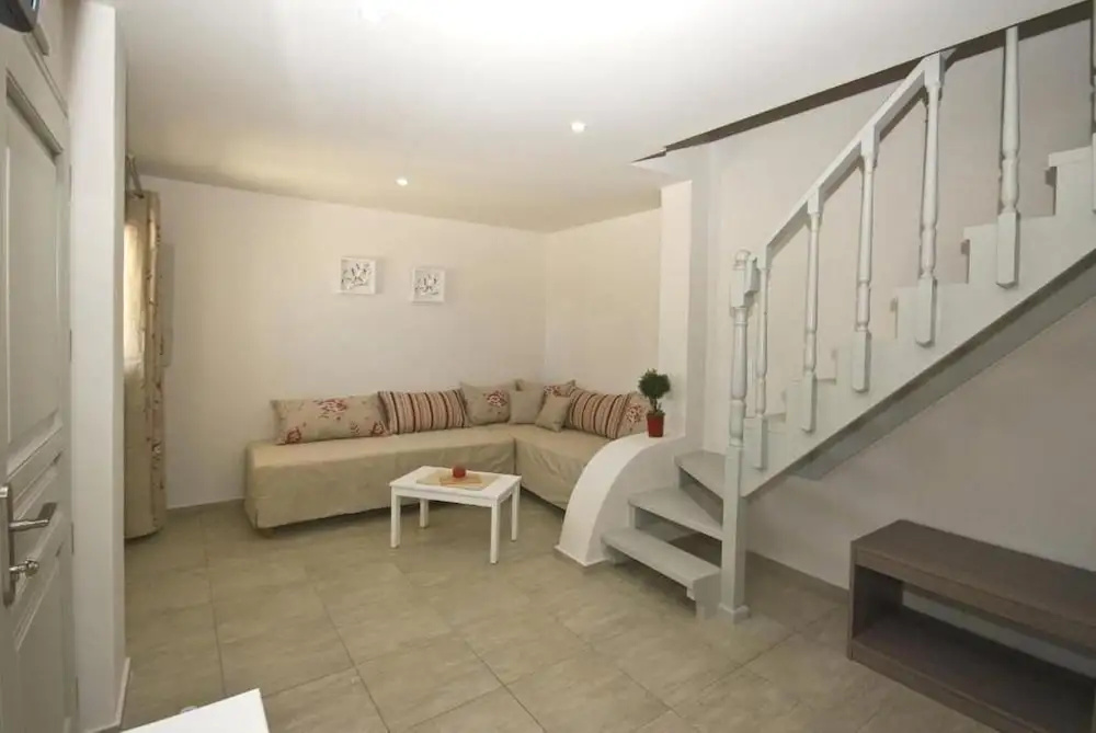 Alafouzos Studios & Apartments